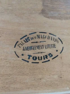 Armoire Art Déco en bois massif restaurée aux portes grillagées estampillée