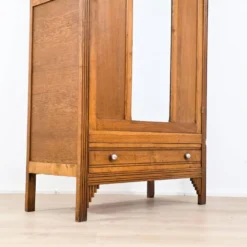 Armoire Art déco en bois sculpté avec miroir années 1930