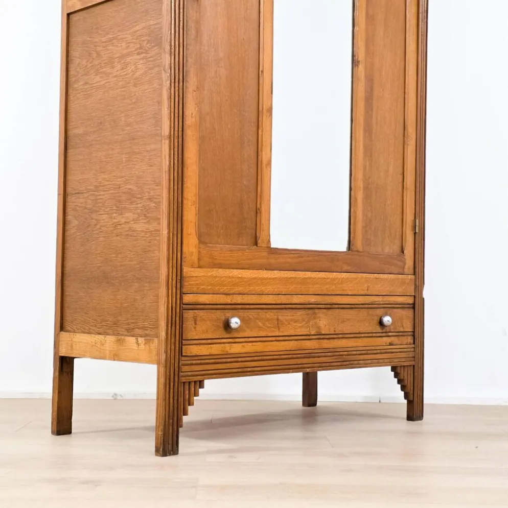 Armoire Art déco en bois sculpté avec miroir années 1930