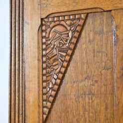 Armoire Art déco en bois sculpté avec miroir années 1930