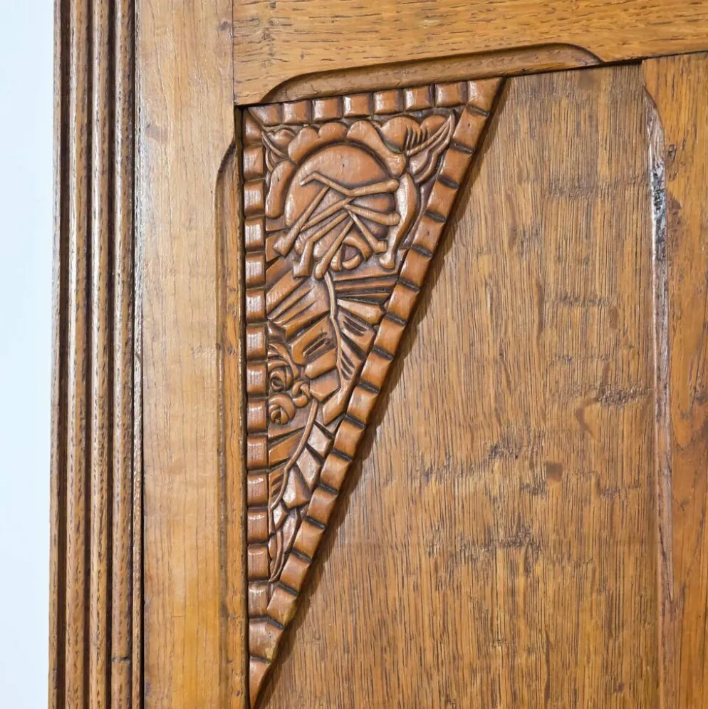 Armoire Art déco en bois sculpté avec miroir années 1930