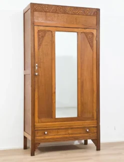 Armoire Art déco en bois sculpté avec miroir années 1930