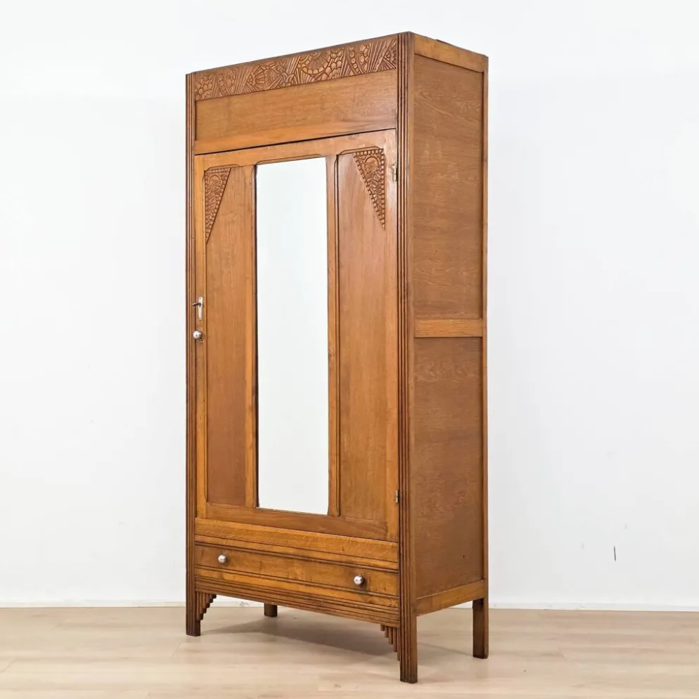 Armoire Art déco en bois sculpté avec miroir années 1930