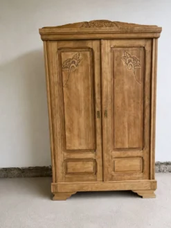 Armoire art déco en chêne bois brut