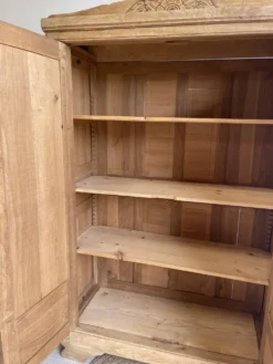 Armoire art déco en chêne bois brut