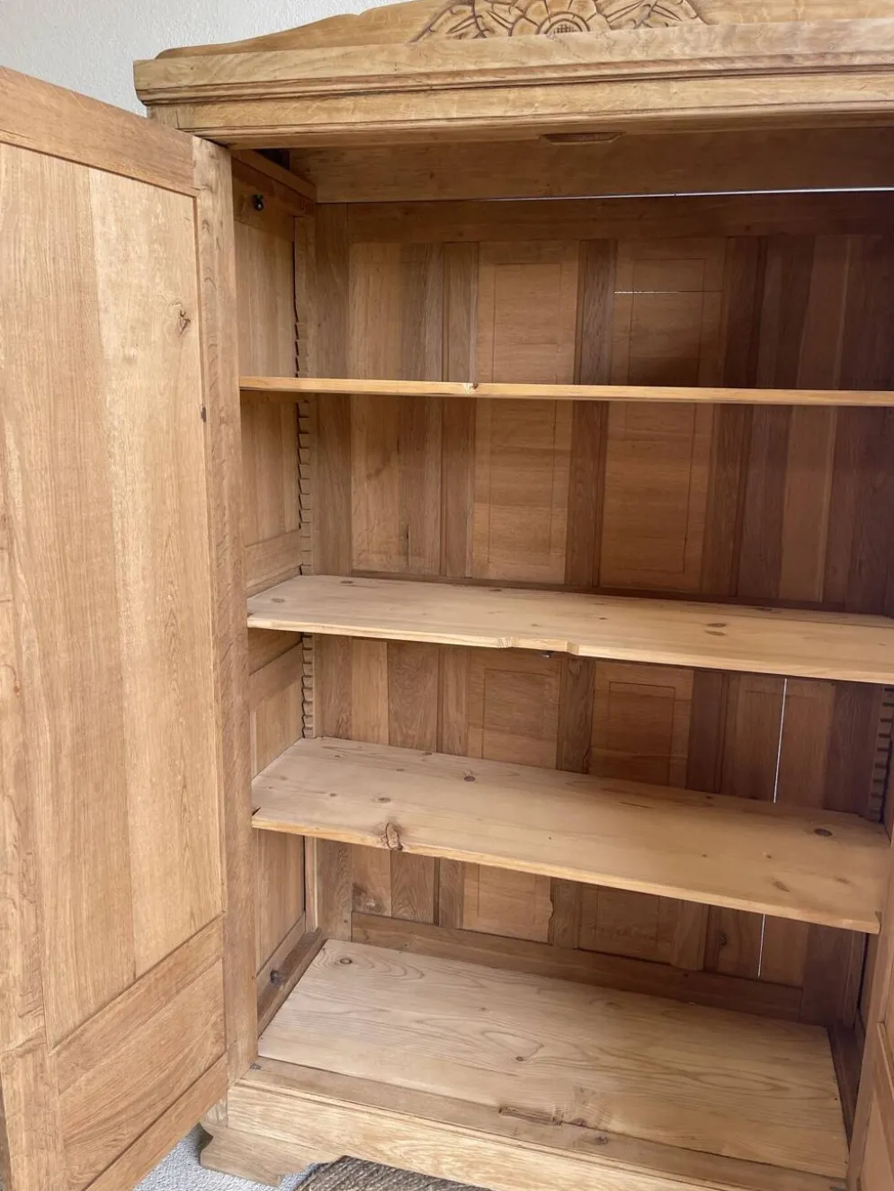Armoire art déco en chêne bois brut