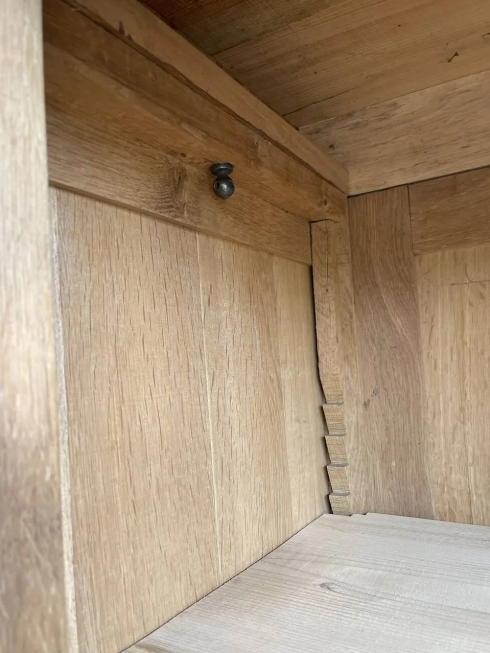Armoire art déco en chêne bois brut