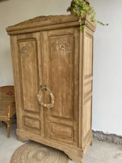 Armoire art déco en chêne bois brut