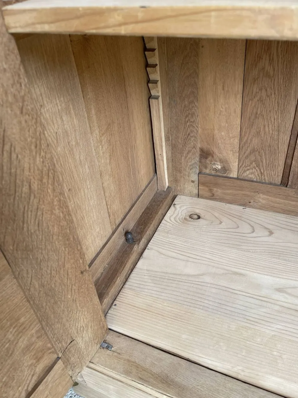 Armoire art déco en chêne bois brut