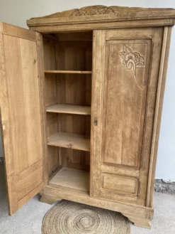 Armoire art déco en chêne bois brut