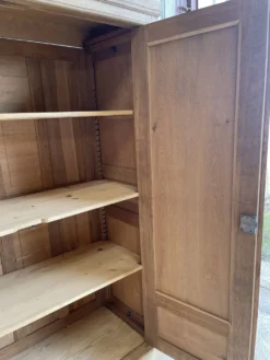 Armoire art déco en chêne bois brut