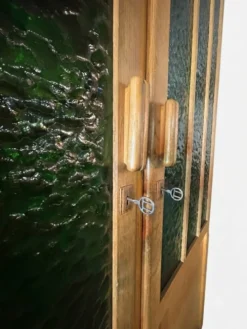 Armoire Art Déco en chêne et verre cathédrale vert - Années 1930