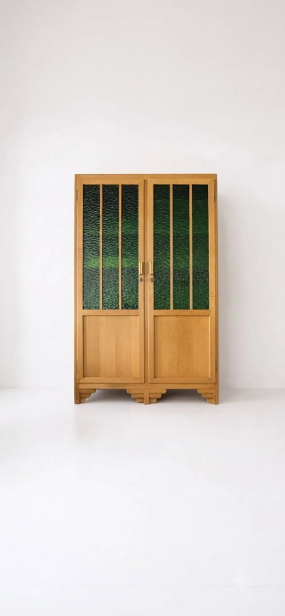 Armoire Art Déco en chêne et verre cathédrale vert - Années 1930