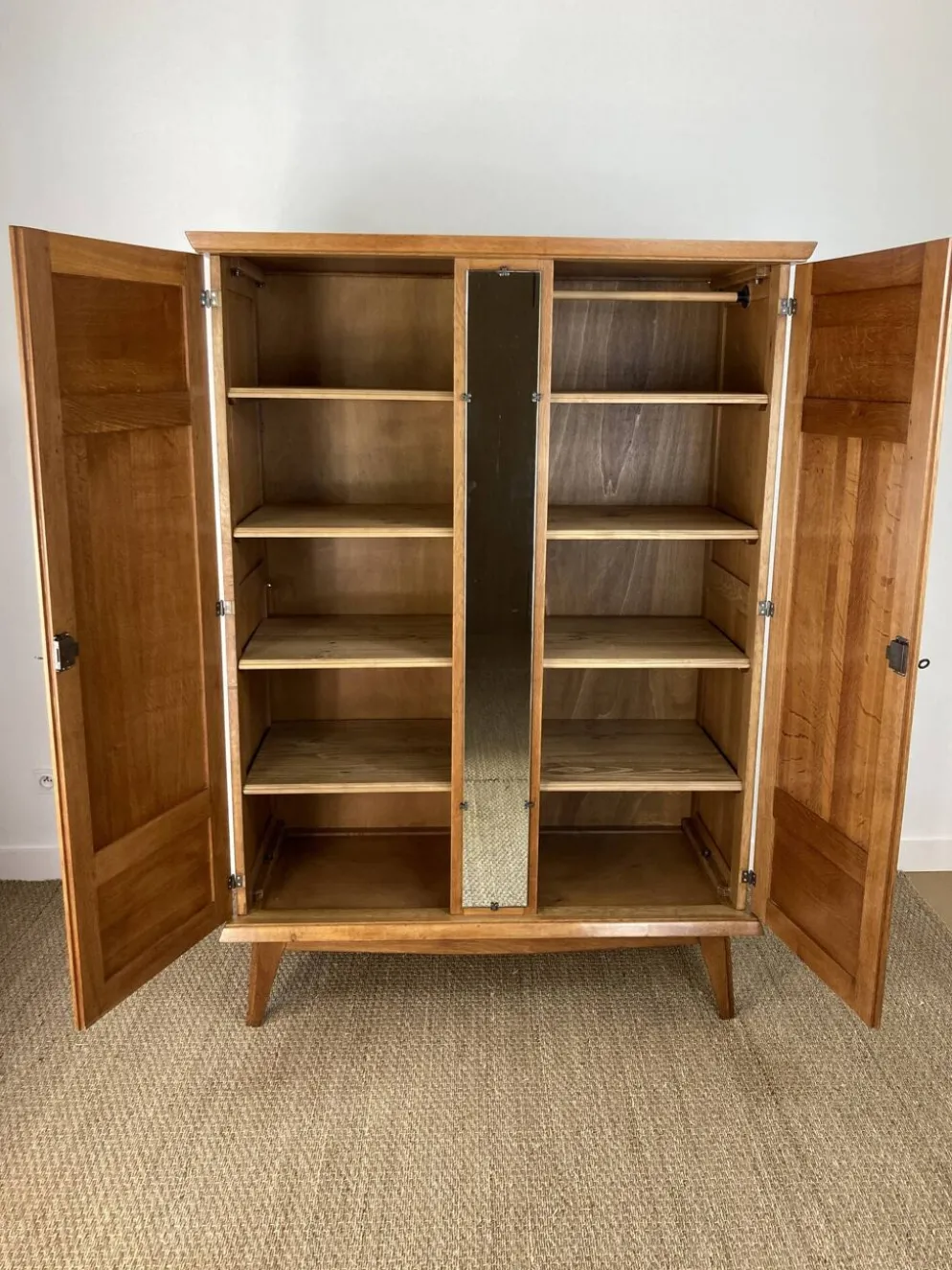 Armoire Art déco en chêne massif restaurée – années 1930-1940