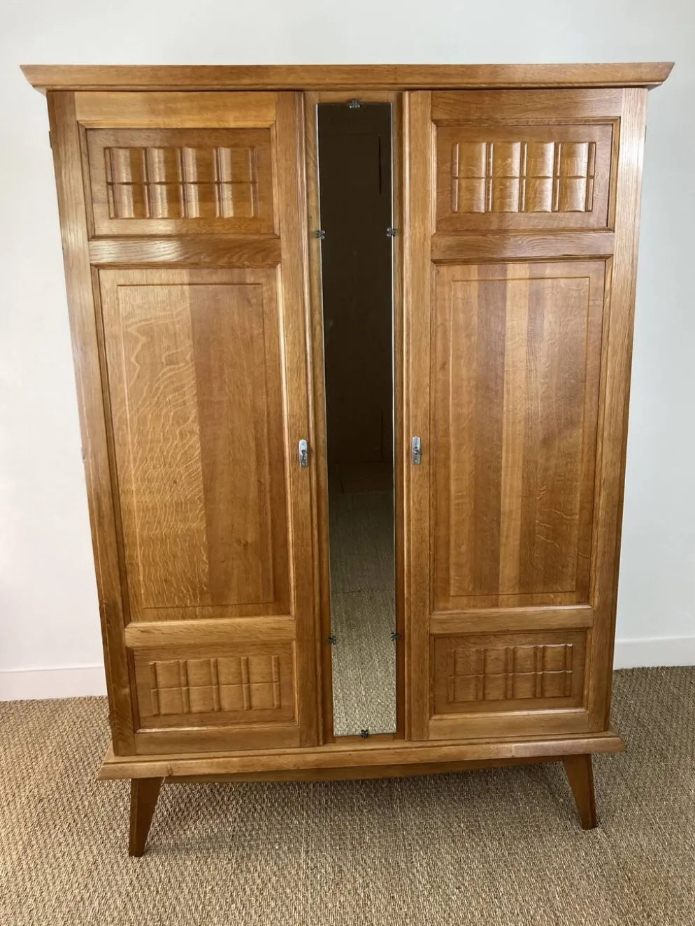 Armoire Art déco en chêne massif restaurée – années 1930-1940