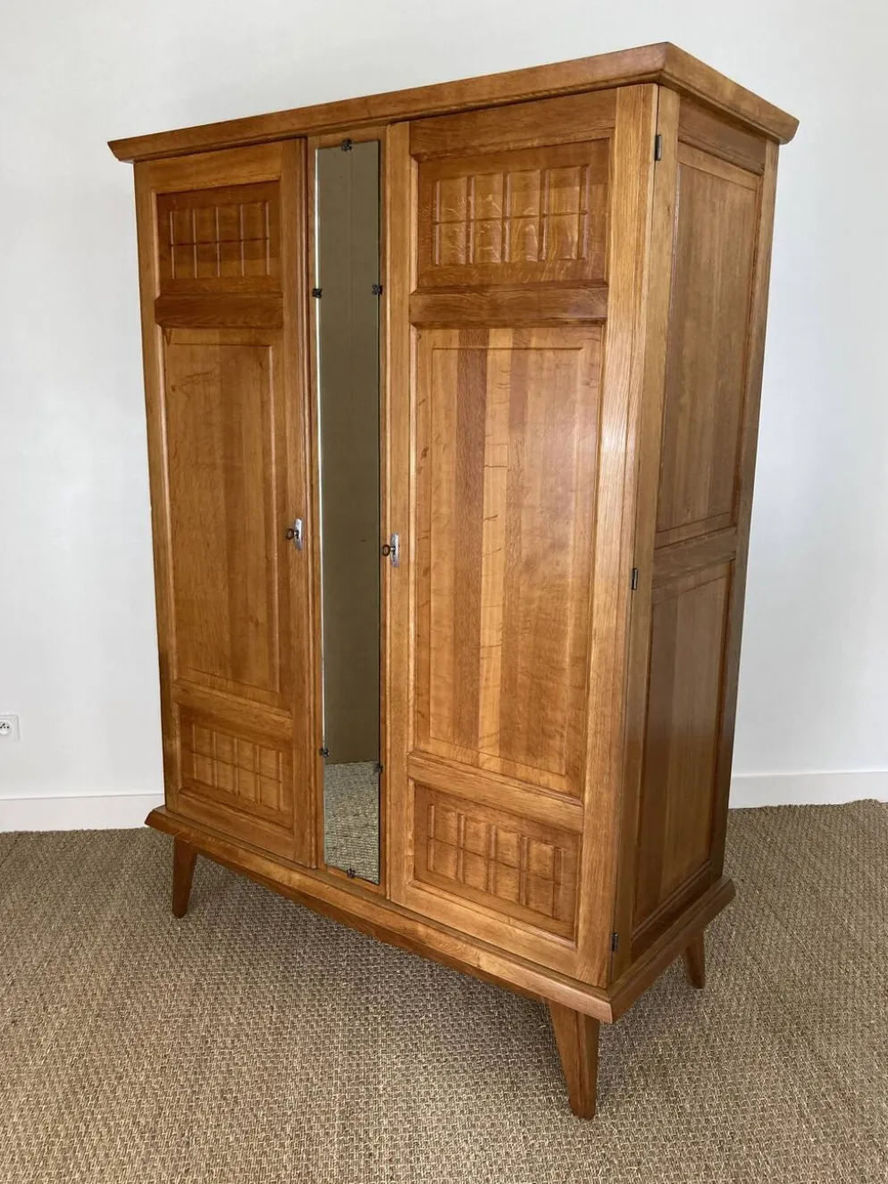 Armoire Art déco en chêne massif restaurée – années 1930-1940