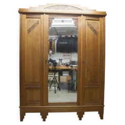 Armoire art déco en chêne sculpté - Atelier flamand circa 1930