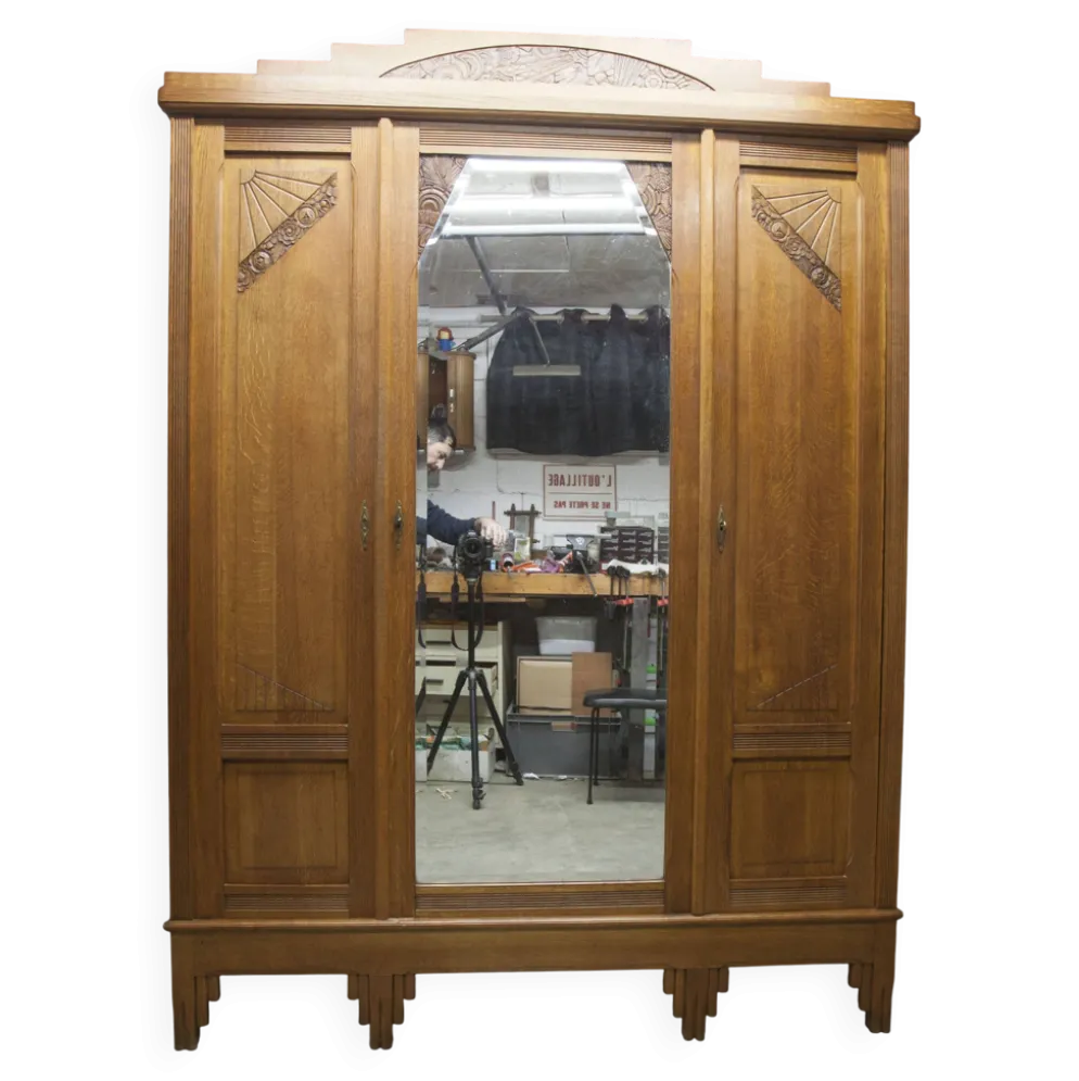Armoire art déco en chêne sculpté - Atelier flamand circa 1930