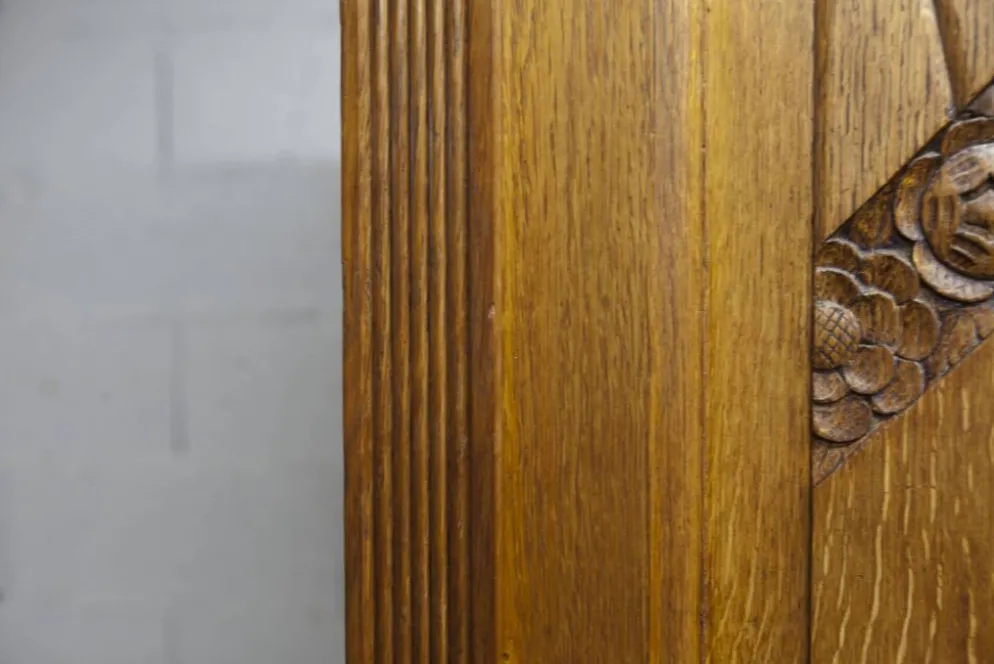 Armoire art déco en chêne sculpté - Atelier flamand circa 1930