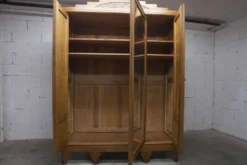 Armoire art déco en chêne sculpté - Atelier flamand circa 1930