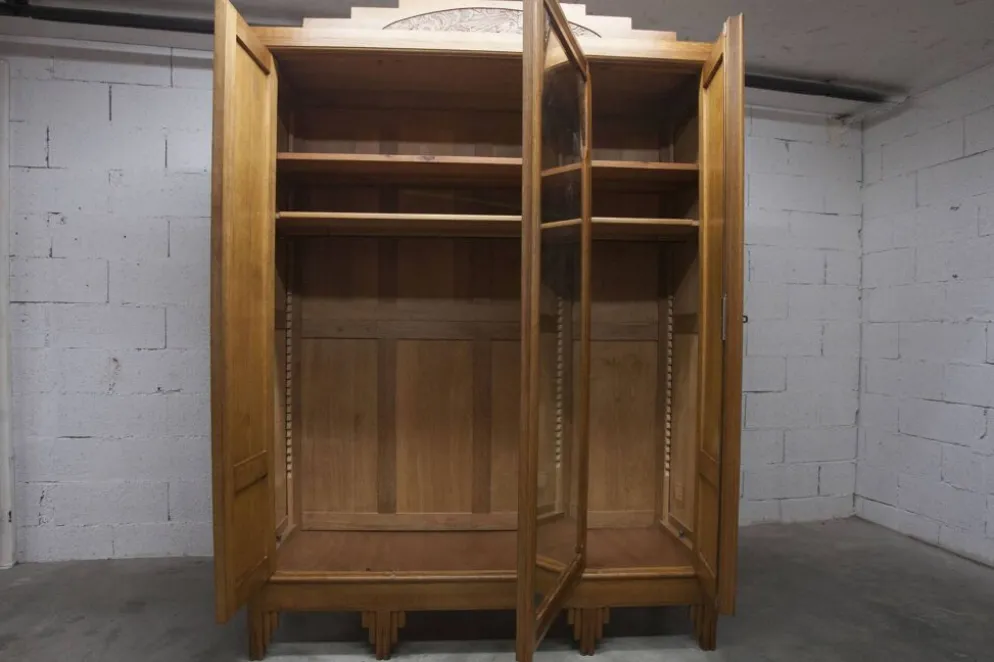 Armoire art déco en chêne sculpté - Atelier flamand circa 1930