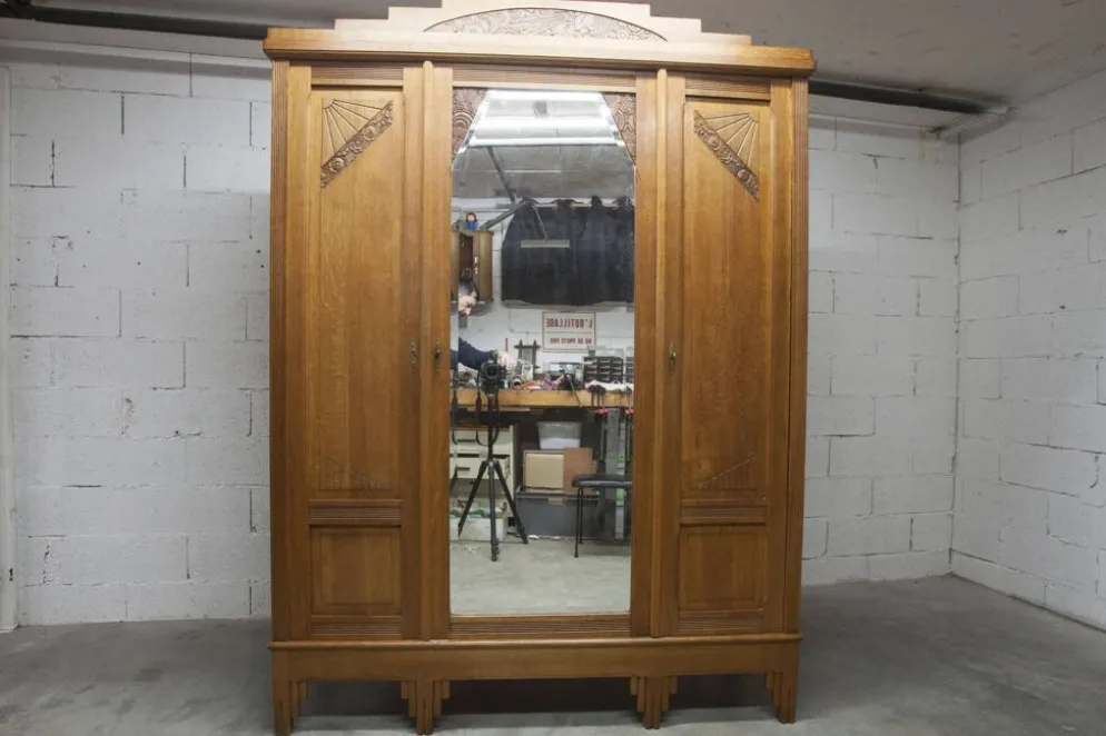 Armoire art déco en chêne sculpté - Atelier flamand circa 1930