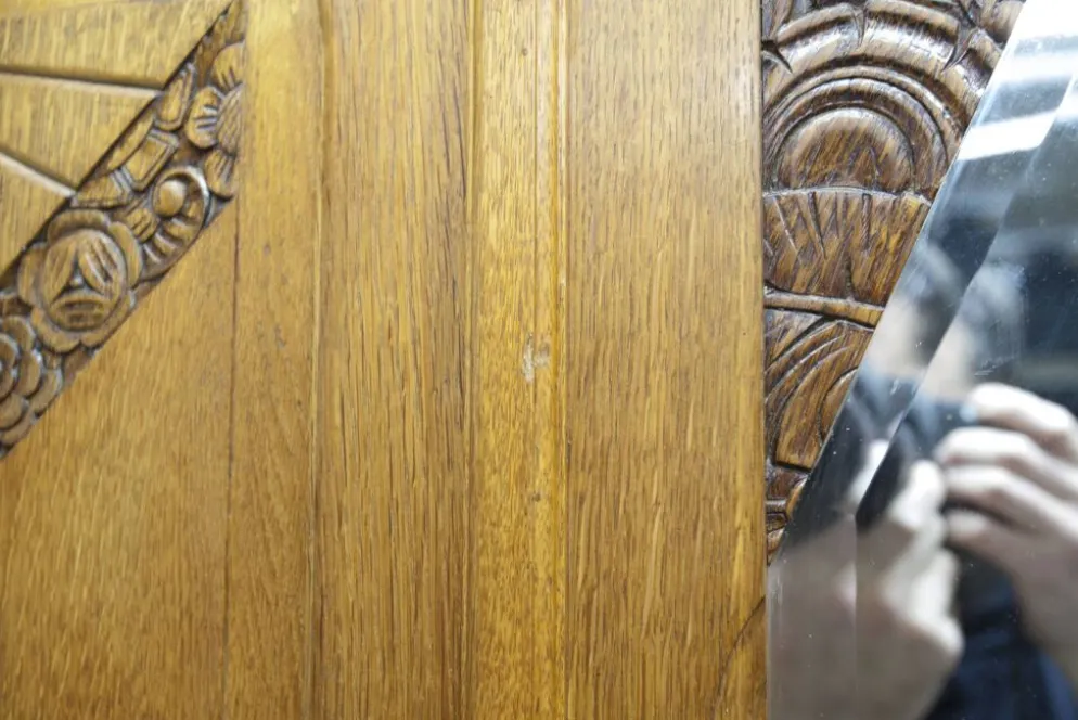 Armoire art déco en chêne sculpté - Atelier flamand circa 1930