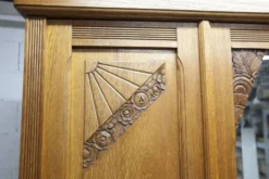 Armoire art déco en chêne sculpté - Atelier flamand circa 1930