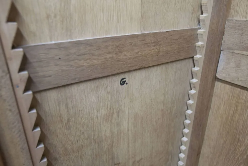 Armoire art déco en chêne sculpté - Atelier flamand circa 1930