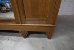 Armoire art déco en chêne sculpté - Atelier flamand circa 1930