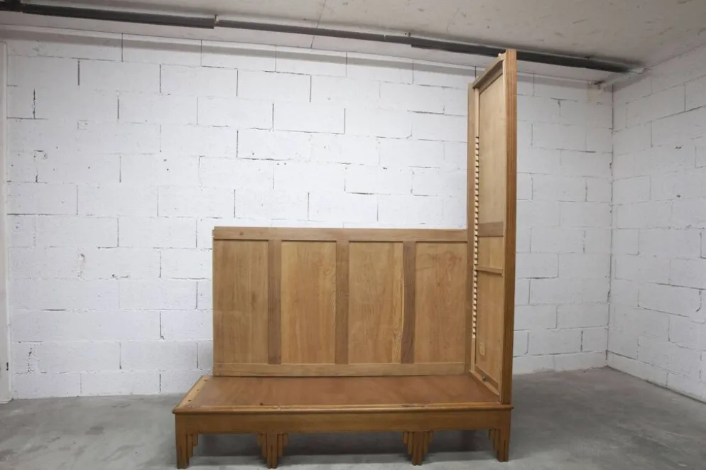 Armoire art déco en chêne sculpté - Atelier flamand circa 1930
