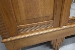 Armoire art déco en chêne sculpté - Atelier flamand circa 1930