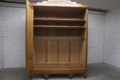 Armoire art déco en chêne sculpté - Atelier flamand circa 1930