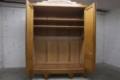Armoire art déco en chêne sculpté - Atelier flamand circa 1930