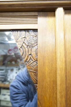 Armoire art déco en chêne sculpté - Atelier flamand circa 1930