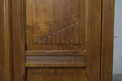 Armoire art déco en chêne sculpté - Atelier flamand circa 1930