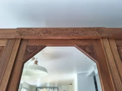 Armoire Art déco en noyer massif sculpté, 1930