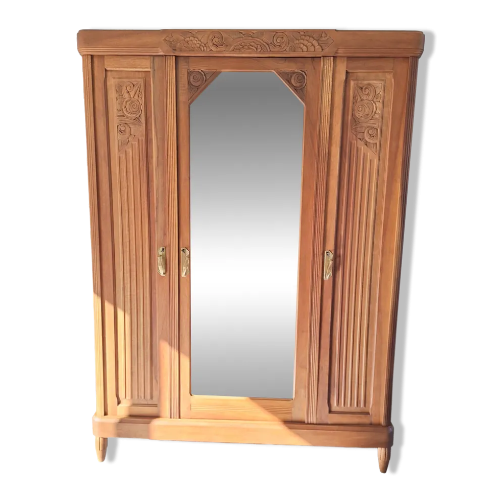 Armoire Art déco en noyer massif sculpté, 1930