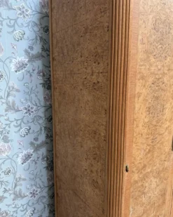 Armoire Art Déco en érable moucheté, rénovée