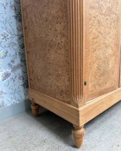 Armoire Art Déco en érable moucheté, rénovée