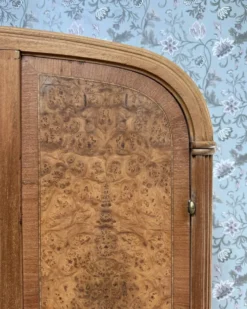 Armoire Art Déco en érable moucheté, rénovée