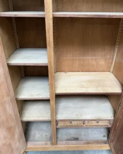 Armoire Art Déco en érable moucheté, rénovée