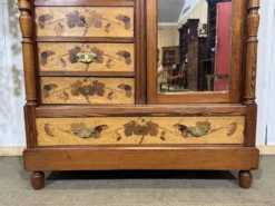 Armoire art nouveau début XXème en pitch et pin et loupe d'érable moucheté