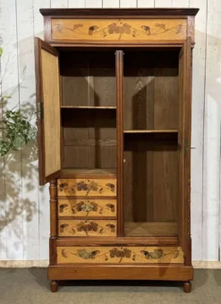 Armoire art nouveau début XXème en pitch et pin et loupe d'érable moucheté