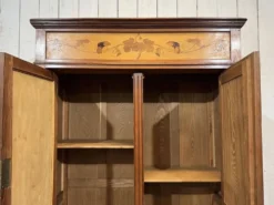 Armoire art nouveau début XXème en pitch et pin et loupe d'érable moucheté