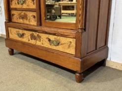 Armoire art nouveau début XXème en pitch et pin et loupe d'érable moucheté