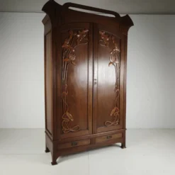 Armoire Art Nouveau, vers 1900