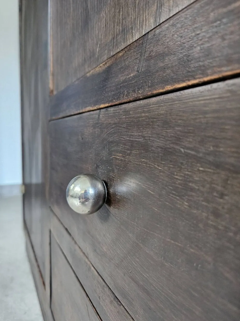 Armoire asymetrique parisienne penderie vintage Art déco bois foncé