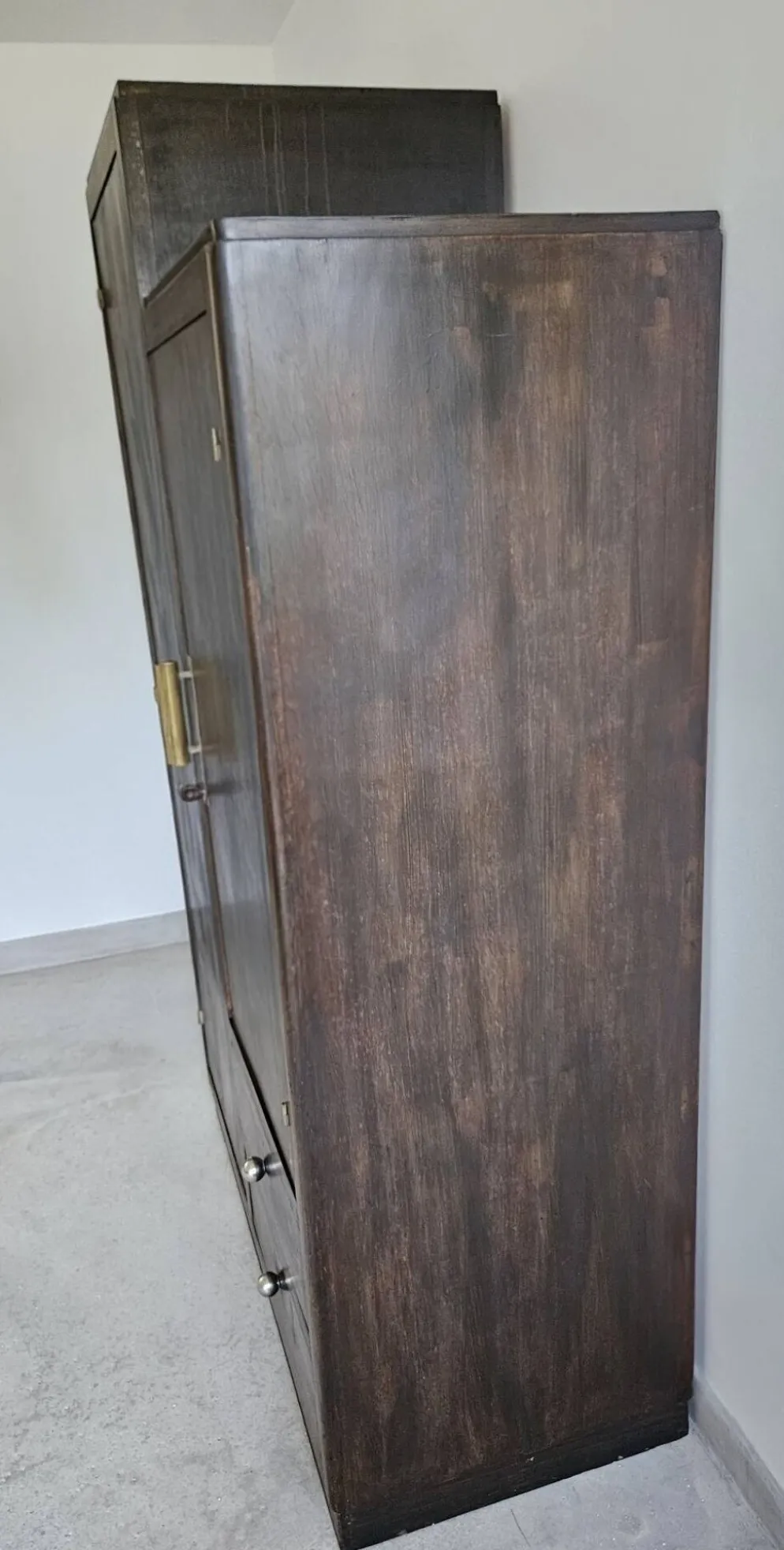 Armoire asymetrique parisienne penderie vintage Art déco bois foncé