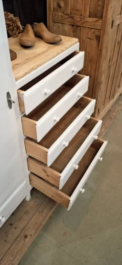 Armoire asymétrique